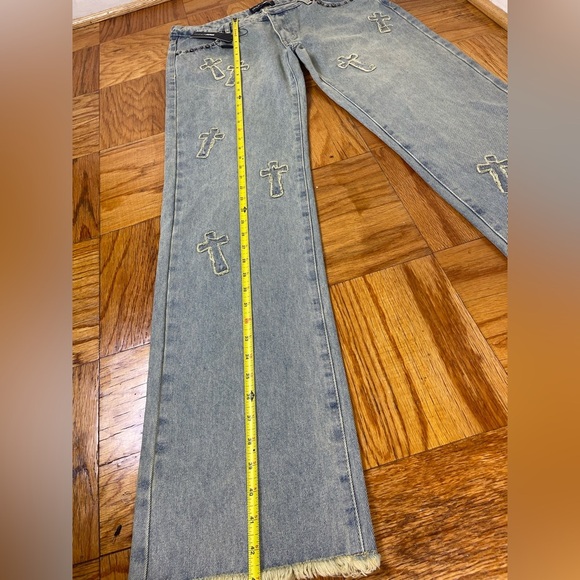 Fashion Nova Women's Light Gray Straight Leg Jeans - Picture 8 of 8